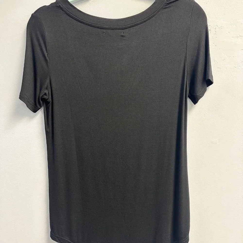 BLACK ROUND NECK TSHIRT - Picture 2 of 2